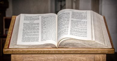 a book g9ca9913e7 1280