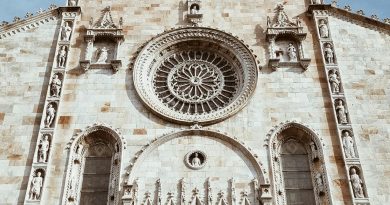 pexels book hut 18435914